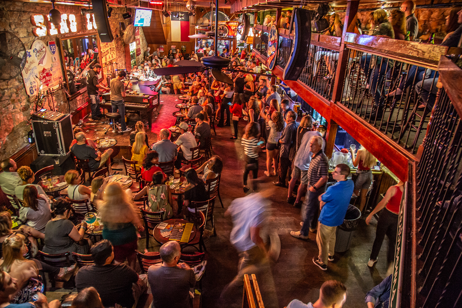 Pete's Dueling Piano Bar - 6th Street in Austin TX