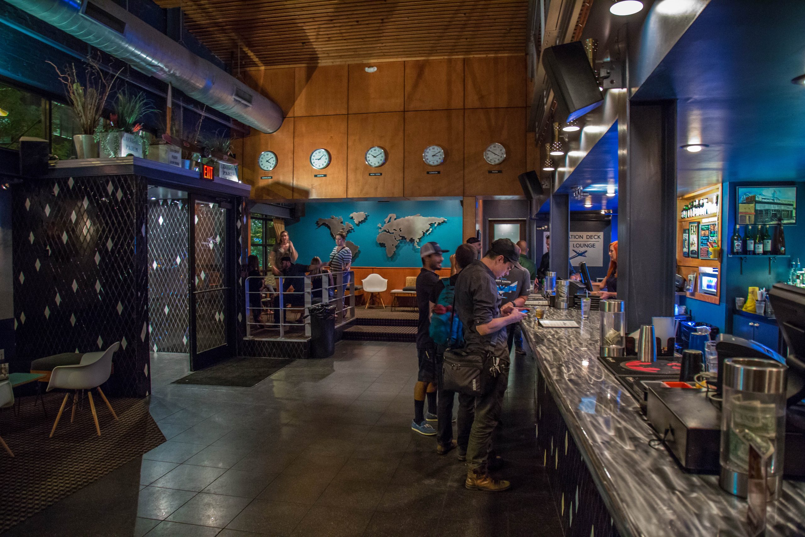 hangar-lounge-austin-02