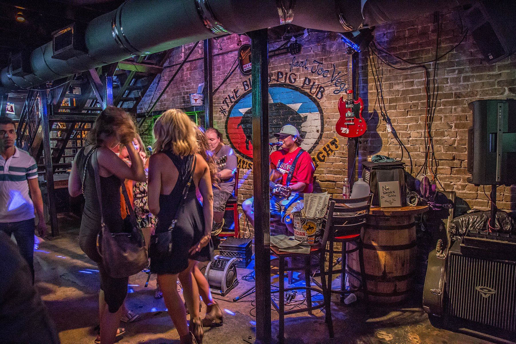 Blind Pig Pub - Austin 6th Street Bar with Rootop Deck