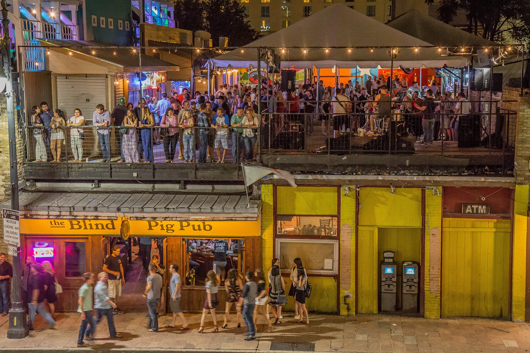 Blind Pig Pub - Austin 6th Street Bar with Rootop Deck