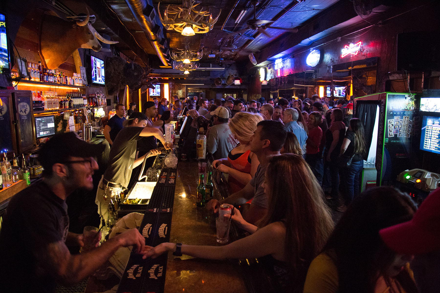 The Lodge on 6th - 6th Street Bar