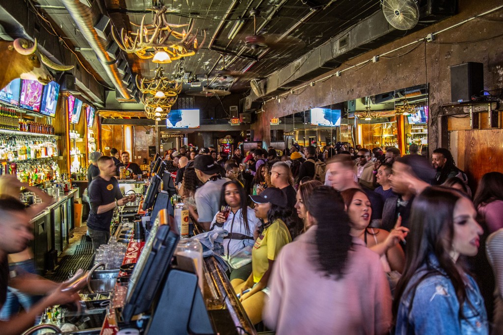 The Lodge on 6th - 6th Street Bar