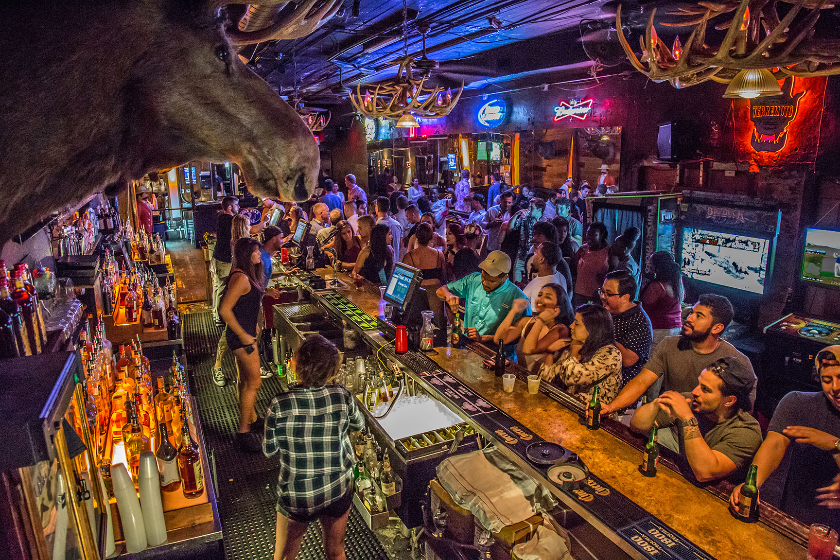 The Lodge on 6th - 6th Street Bar