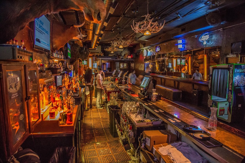 The Lodge on 6th - 6th Street Bar