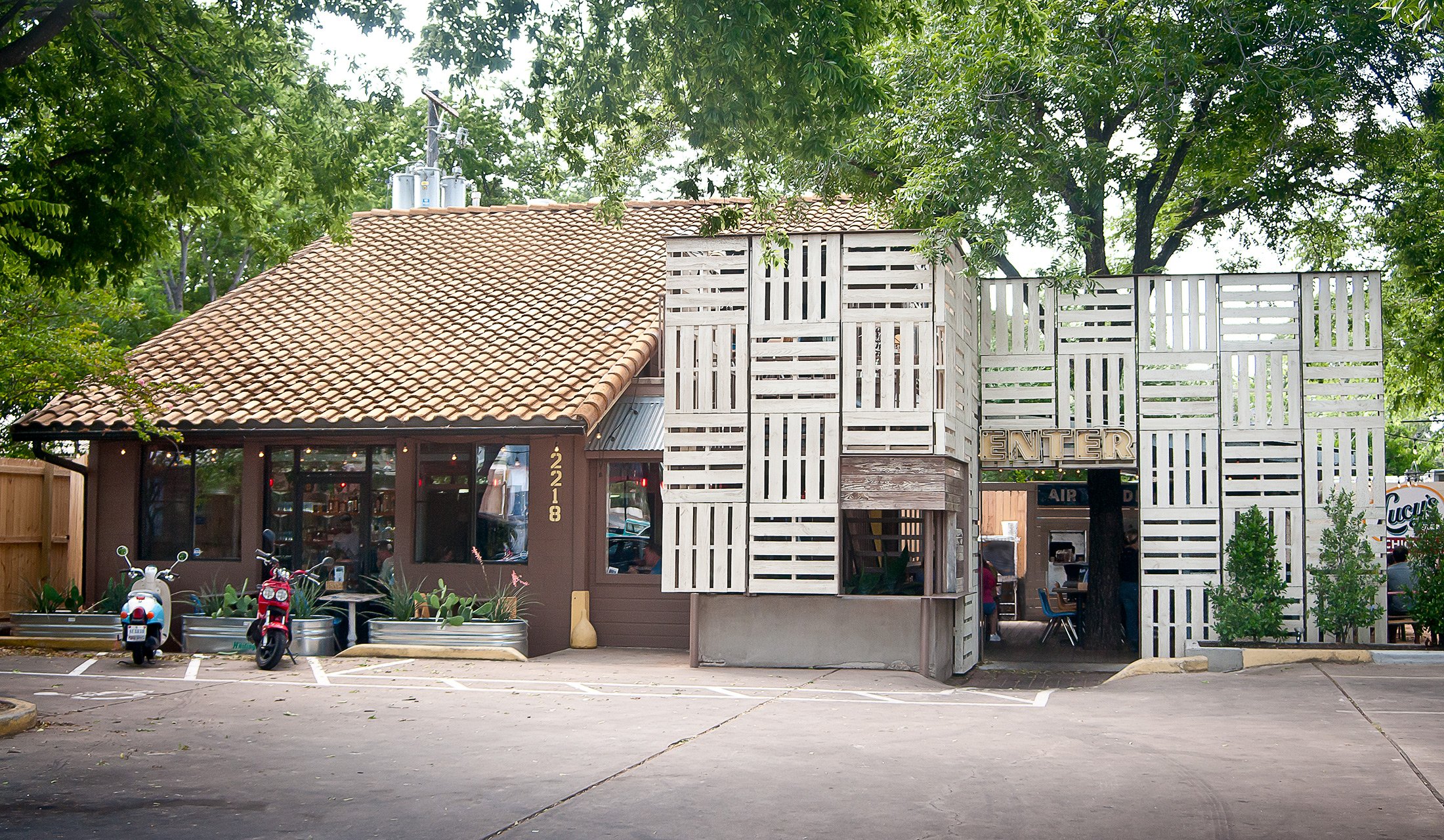 Lucy's Fried Chicken 01