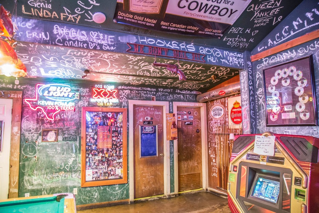 Poodie's Hilltop Roadhouse - Hill Country Honky Tonk Dancehall in Spicewood, TX.