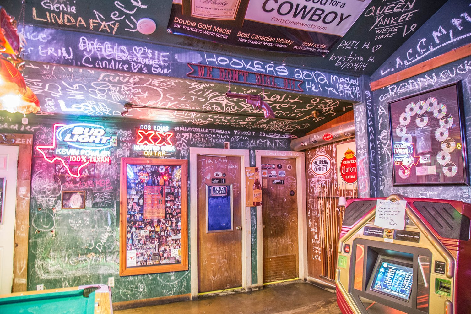 Poodie's Hilltop Roadhouse - Hill Country Honky Tonk Dancehall in Spicewood, TX.