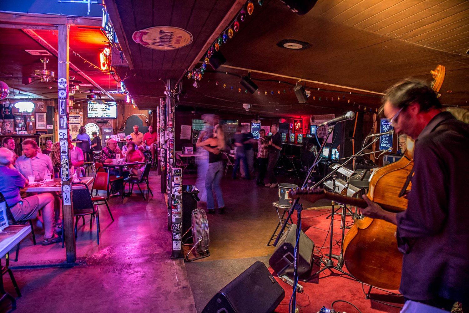 Poodie's Hilltop Roadhouse - Hill Country Honky Tonk Dancehall in Spicewood, TX.