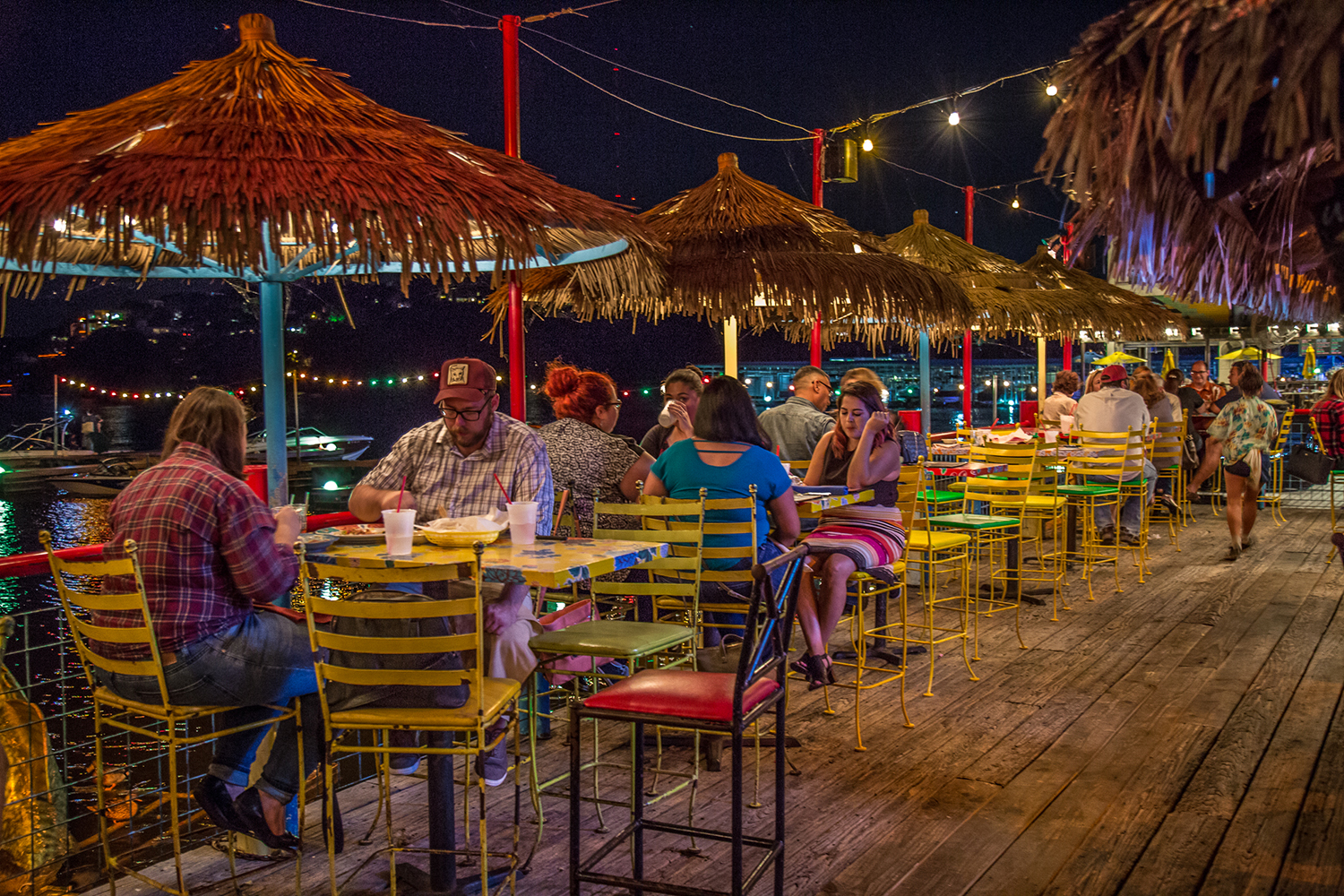 Dining waterside at the Hula Hut on Lake Austin. Photo; Will Taylor - LostinAustin.org