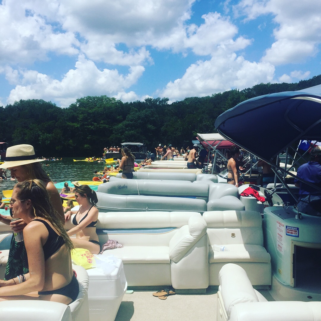 Wake Riderz - Lake Austin Boat & Pontoon Boat Rentals