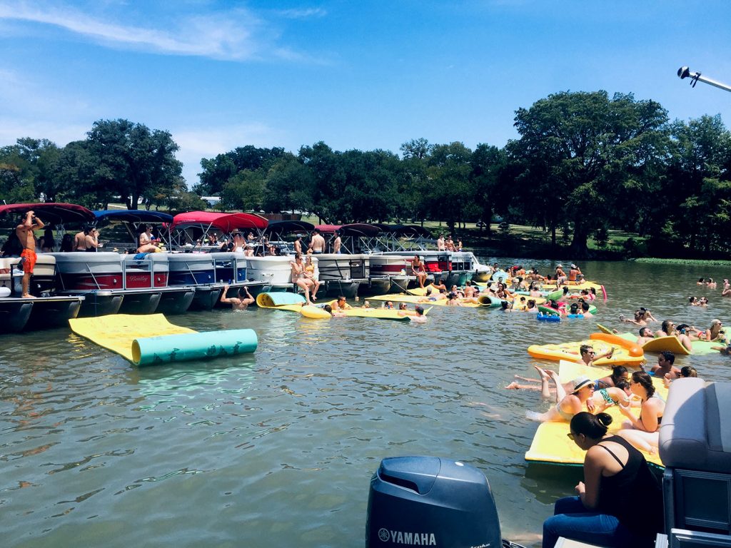 Wake Riderz - Lake Austin Boat & Pontoon Boat Rentals