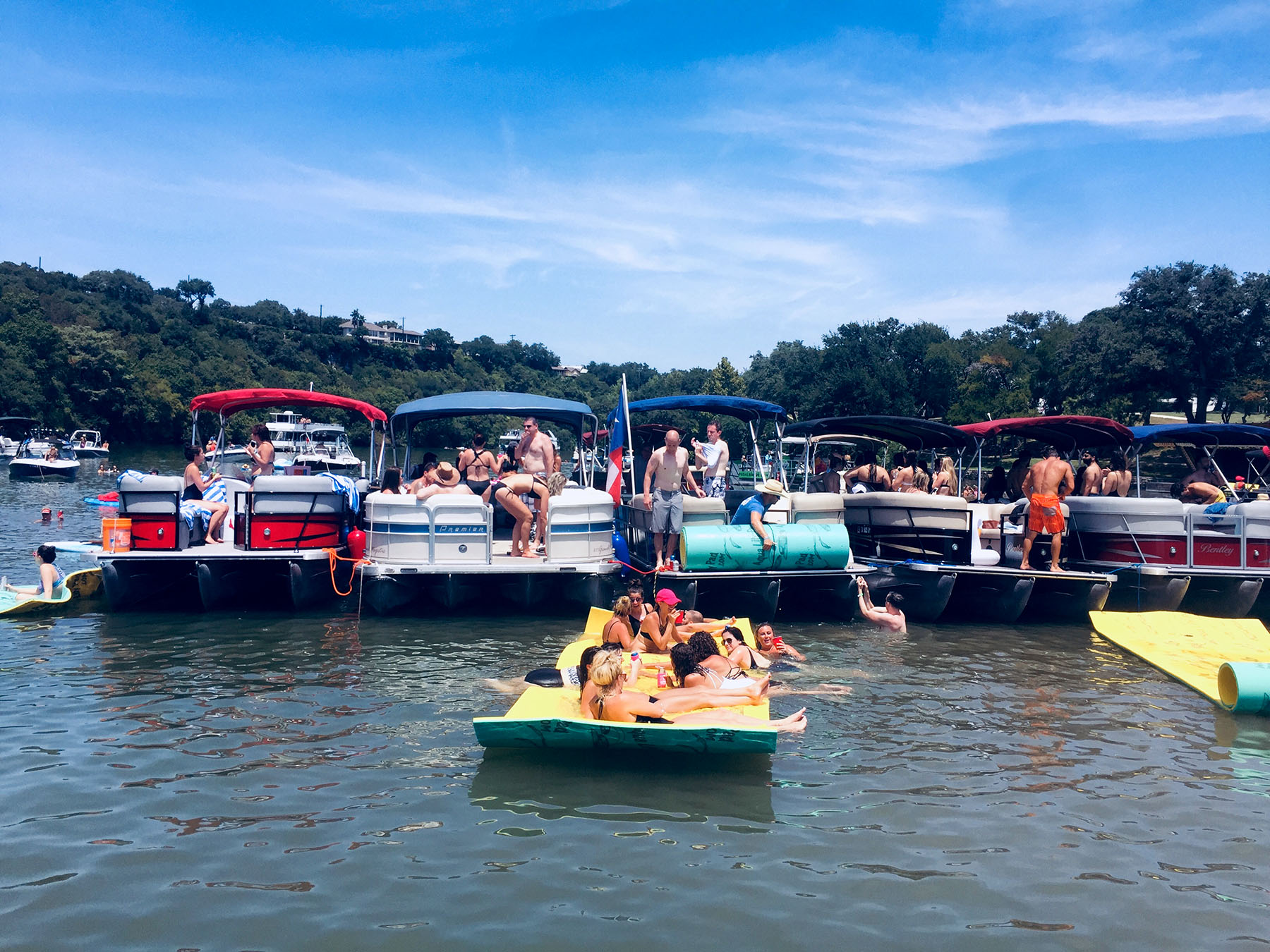 Wake Riderz - Lake Austin Boat & Pontoon Boat Rentals