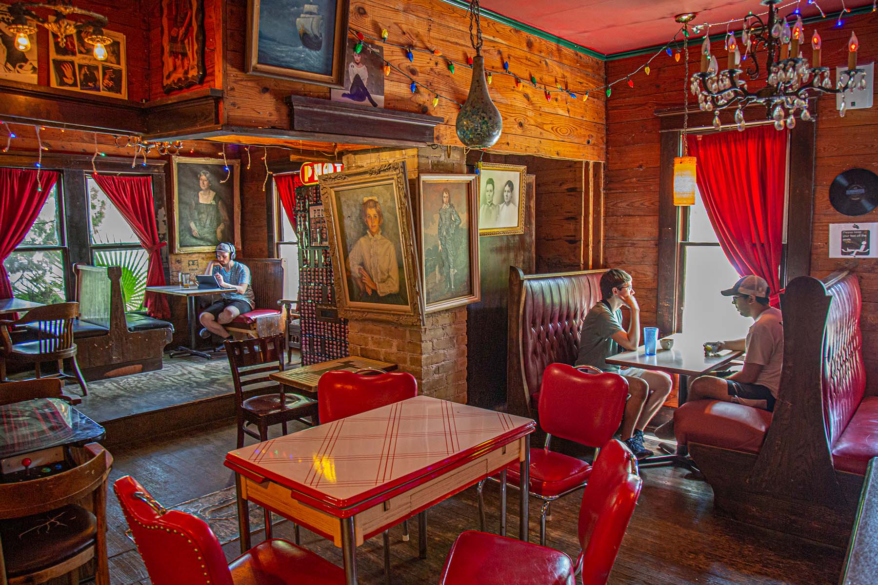 Spider House Cafe & Patio Bar - West Campus Bar & Eatery