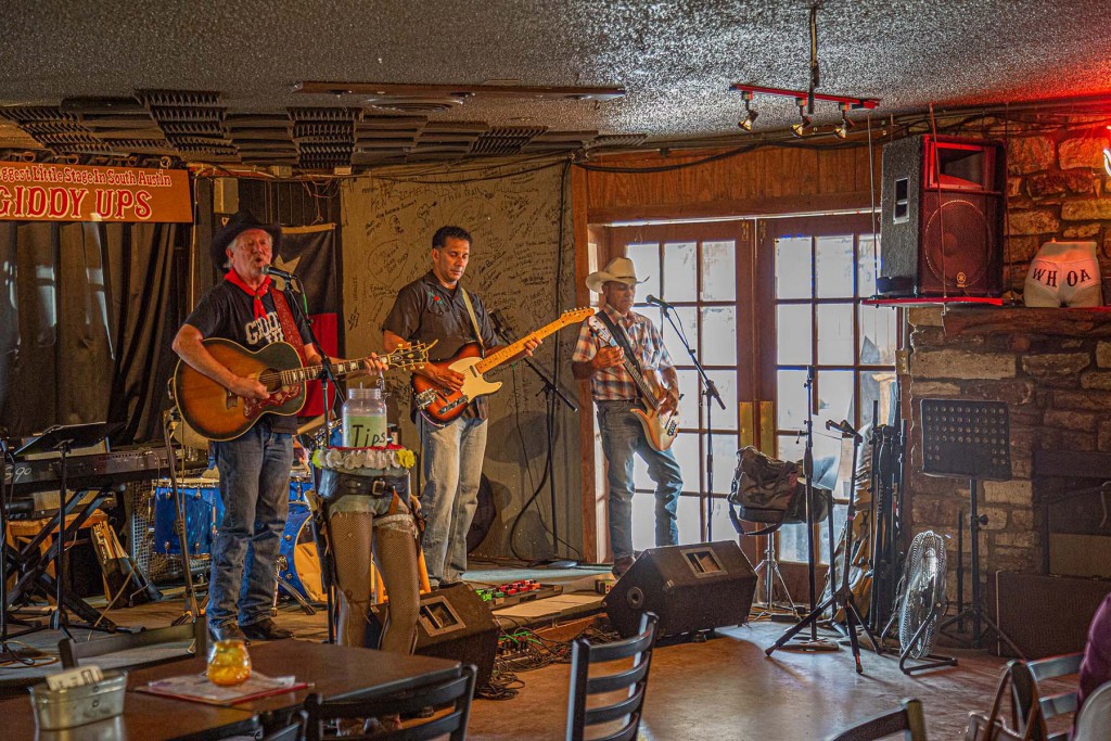 Giddy Up's - South Austin Live Music Honky Tonk Bar