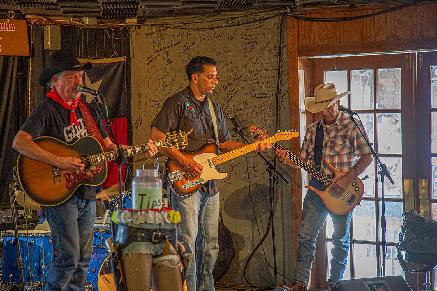 Giddy Up's - South Austin Live Music Honky Tonk Bar