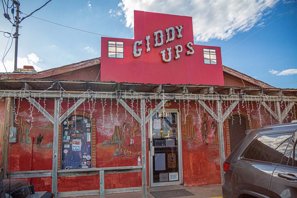 Giddy Up's - South Austin Live Music Honky Tonk Bar