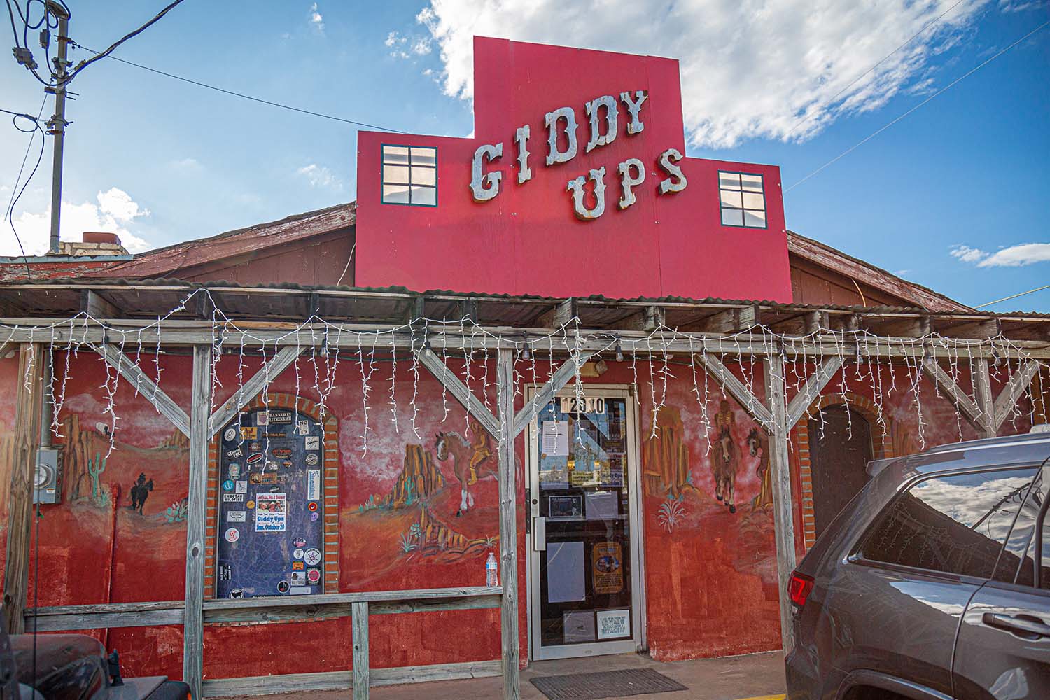 Giddy Up's - South Austin Live Music Honky Tonk Bar
