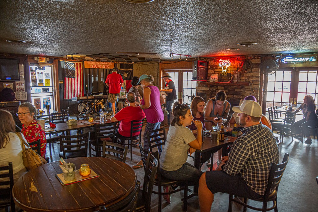 Giddy Up's - South Austin Live Music Honky Tonk Bar