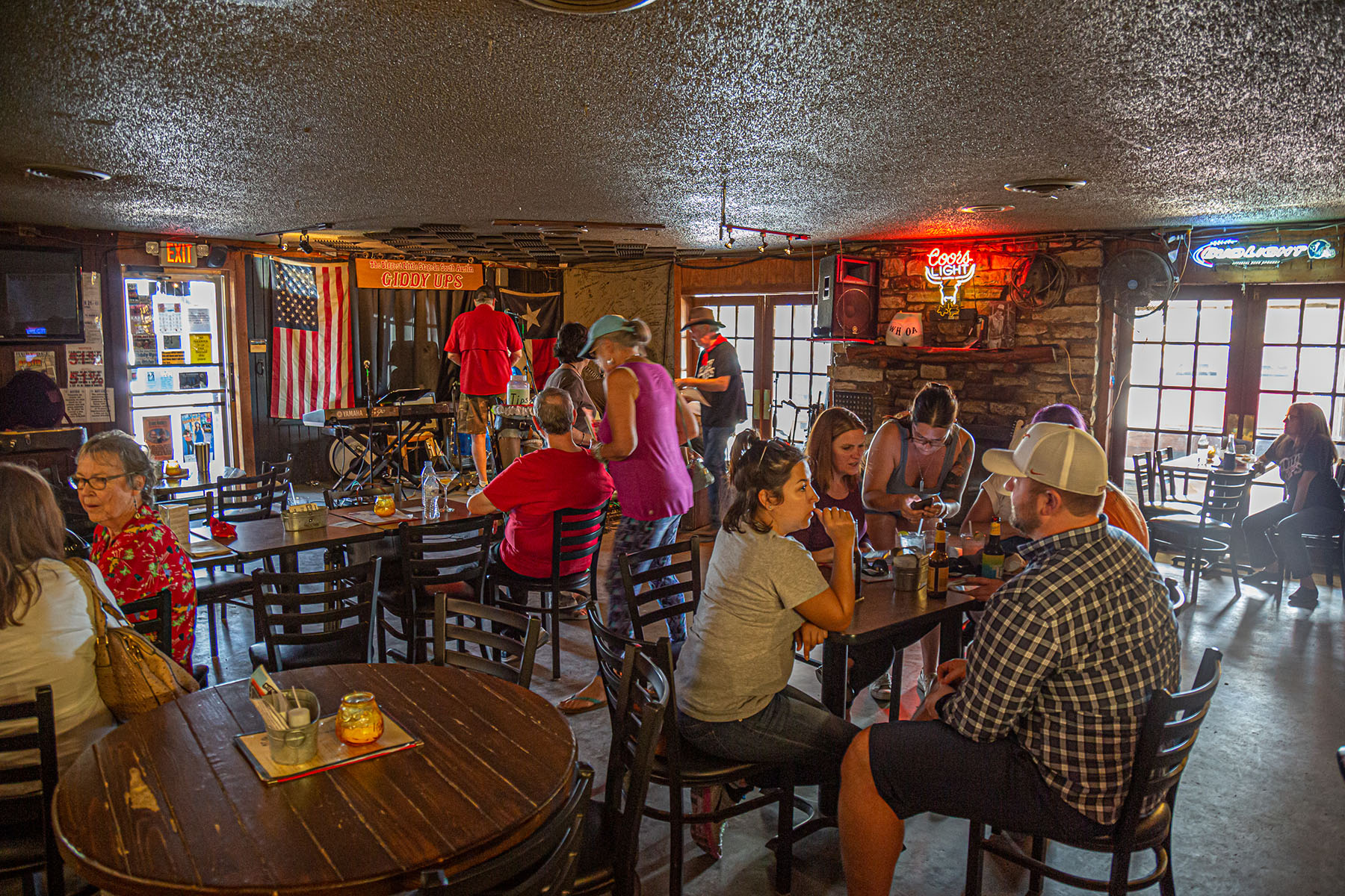 Giddy Up's - South Austin Live Music Honky Tonk Bar
