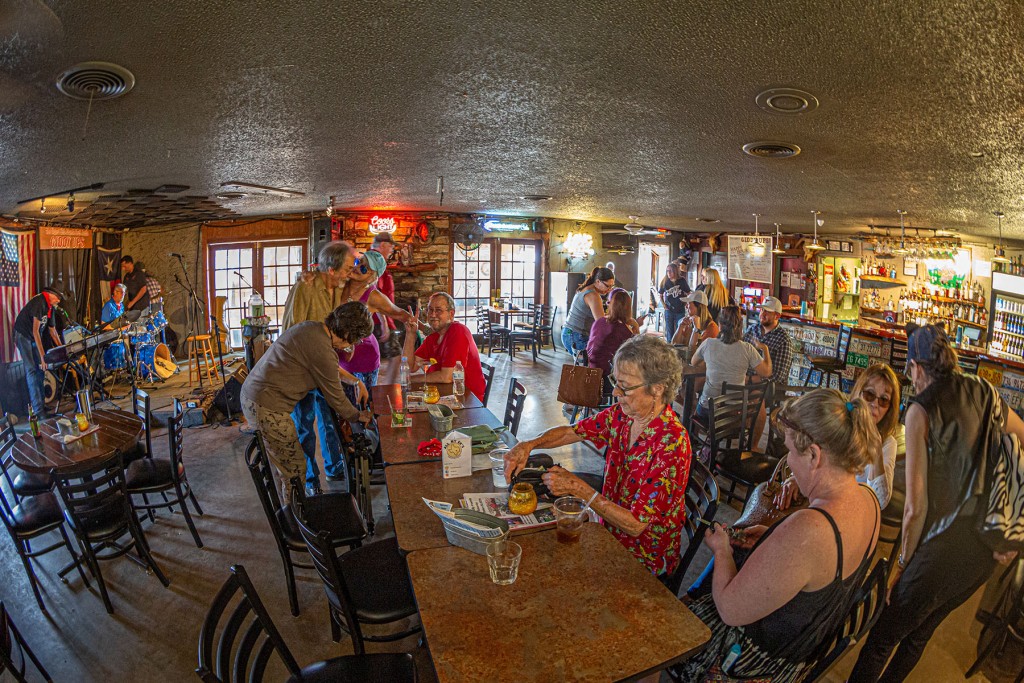 Giddy Up's - South Austin Live Music Honky Tonk Bar