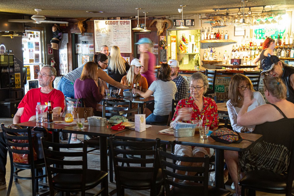 Giddy Up's - South Austin Live Music Honky Tonk Bar