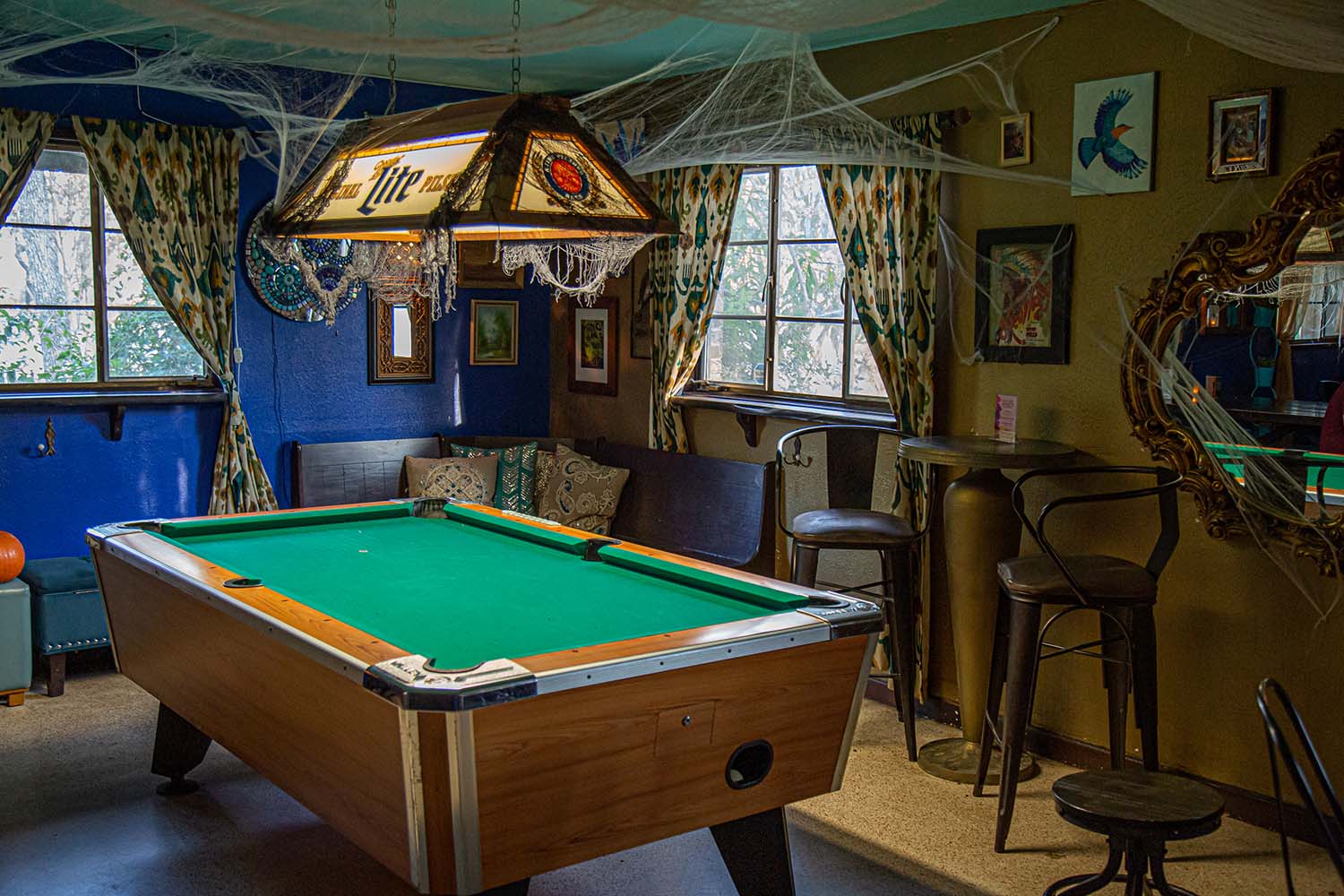 Indian Roller - South Austin Patio Lounge & Roadhouse