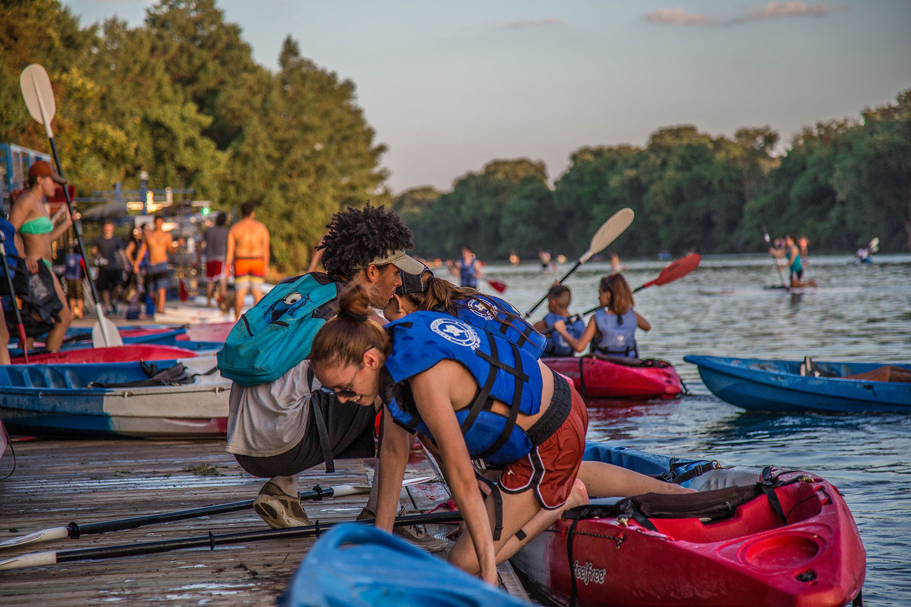 Off-boarding at Texas Rowing Center. Photo: Will Taylor - LostinAustin.org
