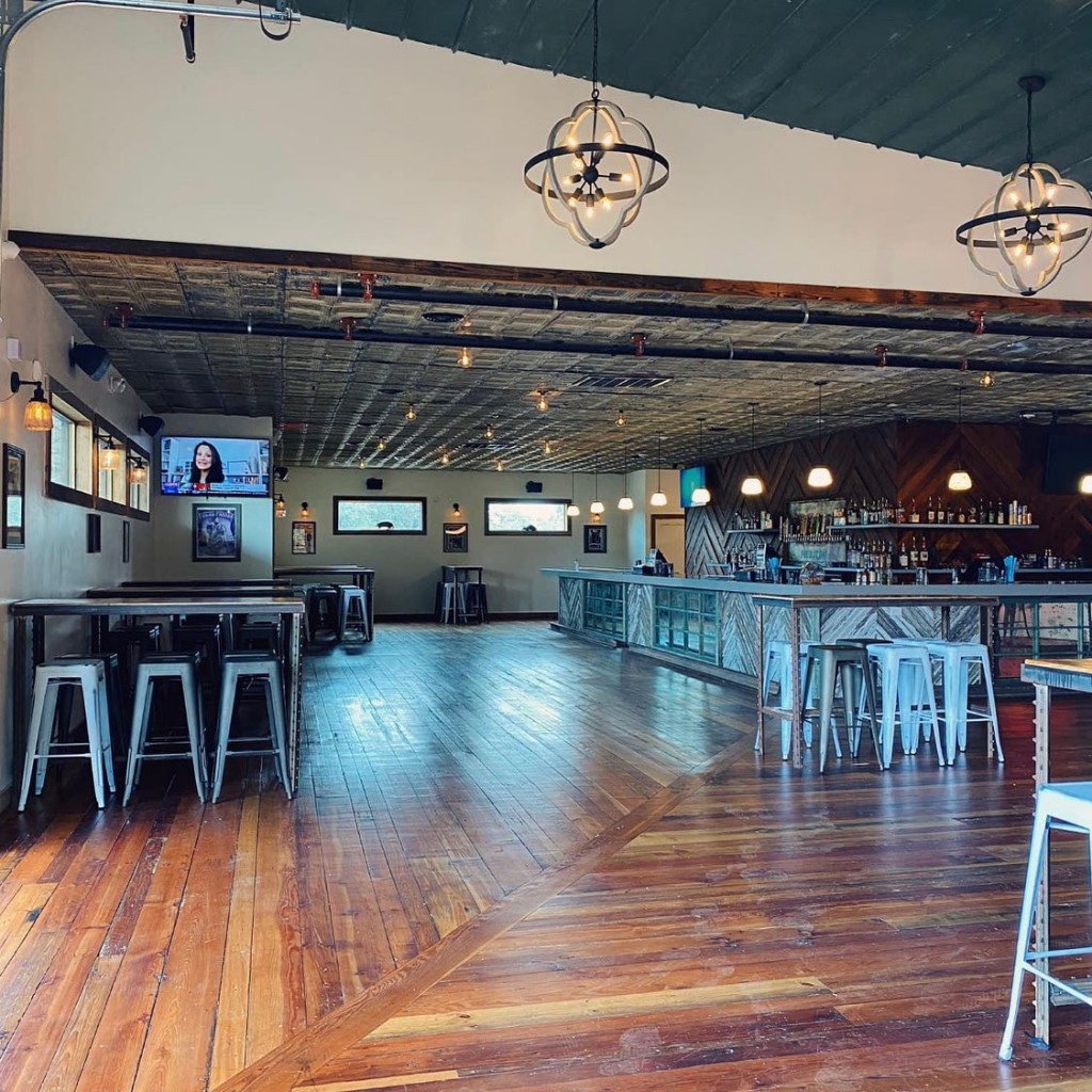 Armadillo Den - South Austin Bar & Entertainment Complex