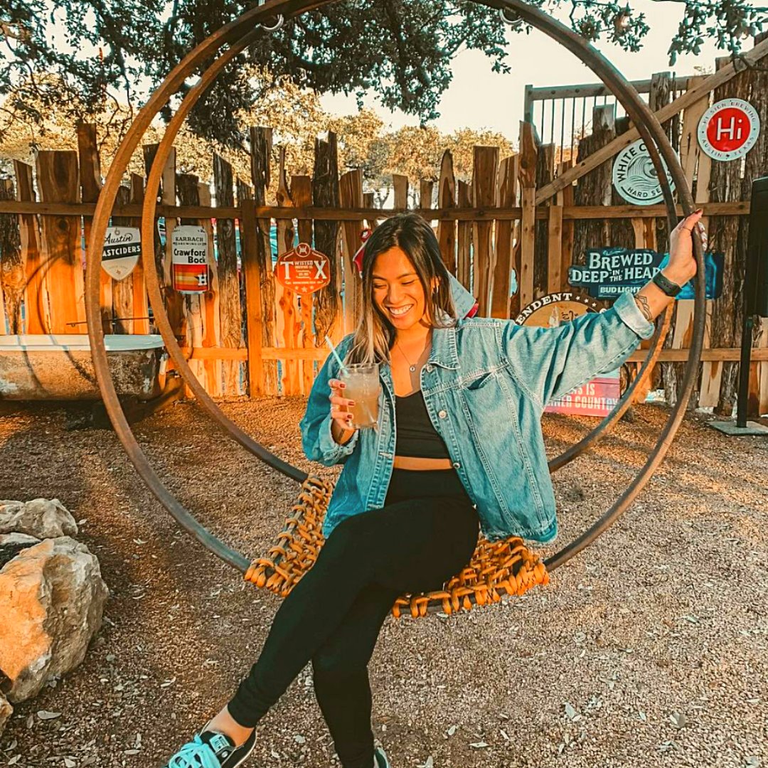 Armadillo Den - South Austin Bar & Entertainment Complex