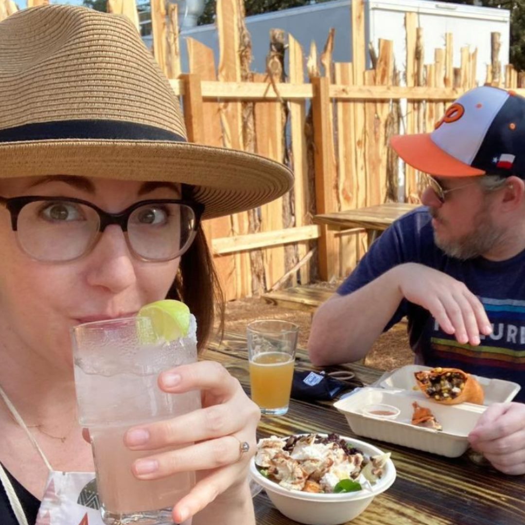 Armadillo Den - South Austin Bar & Entertainment Complex