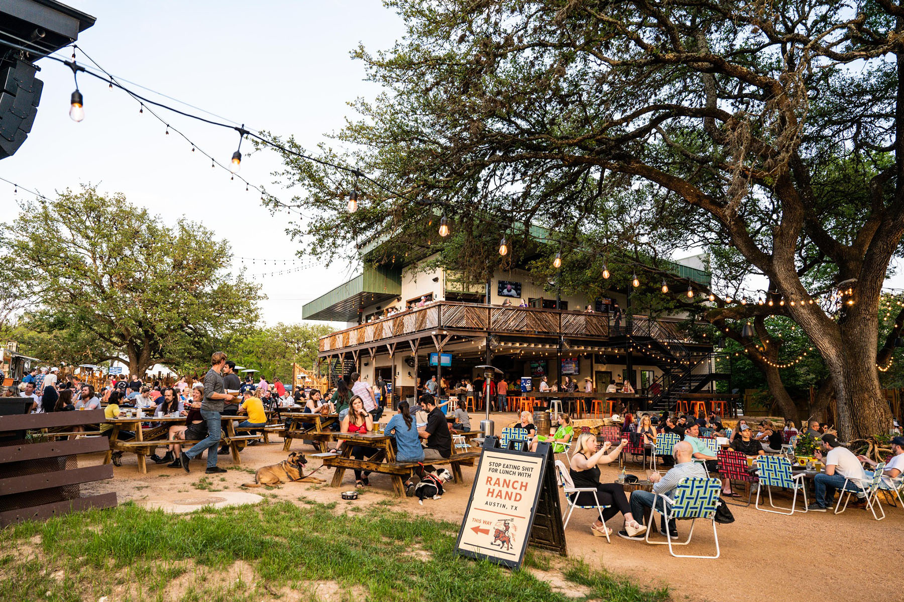 Armadillo Den - South Austin Bar & Entertainment Complex
