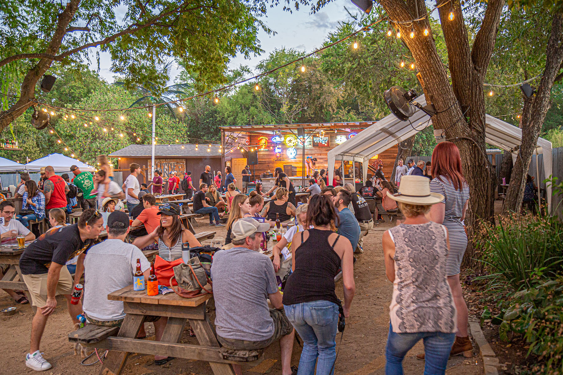 Little Darlin - South Austin Bar, Restaurant and Beer Garden