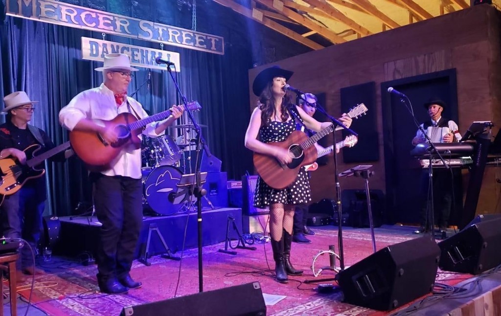 Mercer Dancehall - Austin Honky Tonk & Dance Hall - Driftwood TX