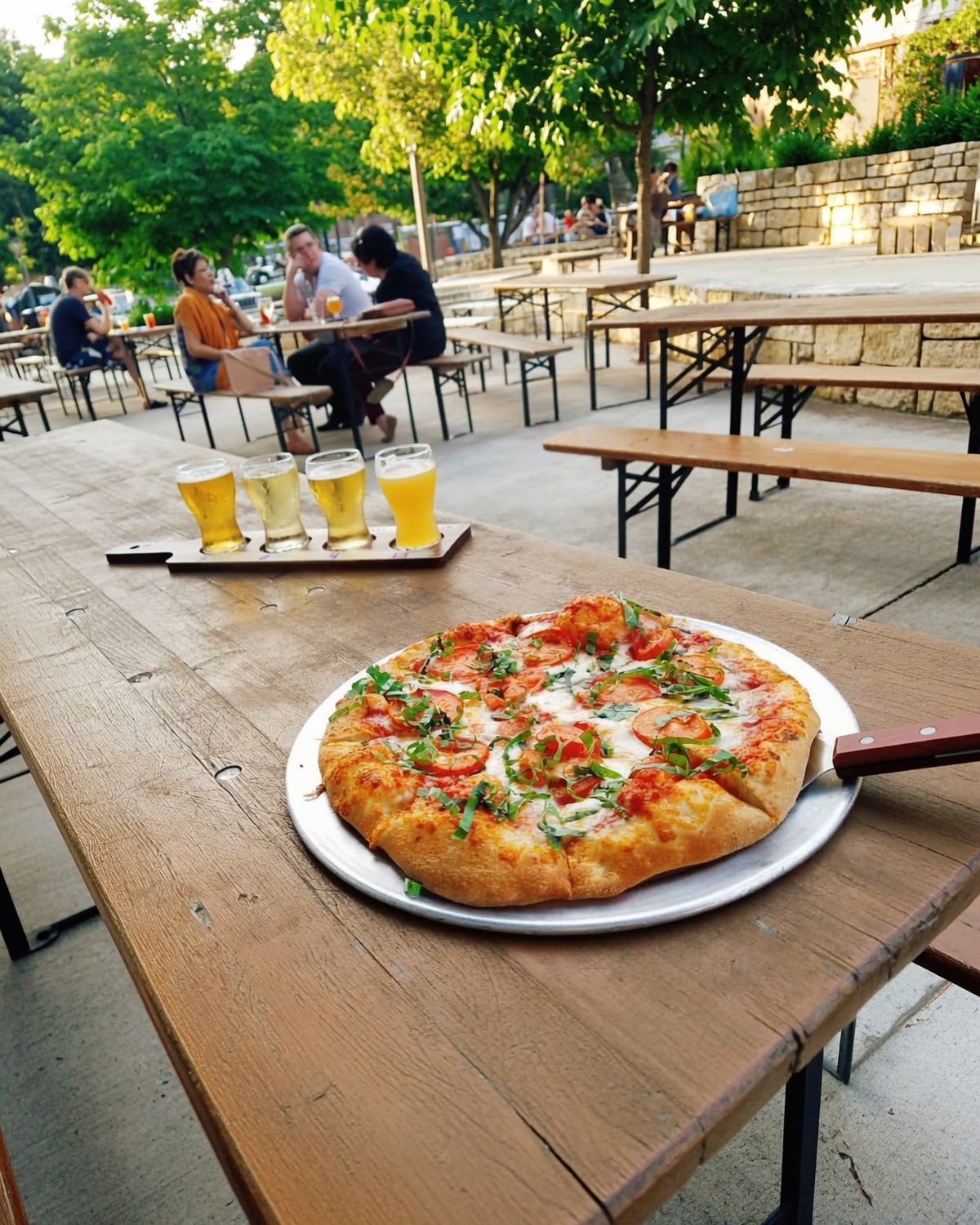 Aviator Pizza & Drafthouse
